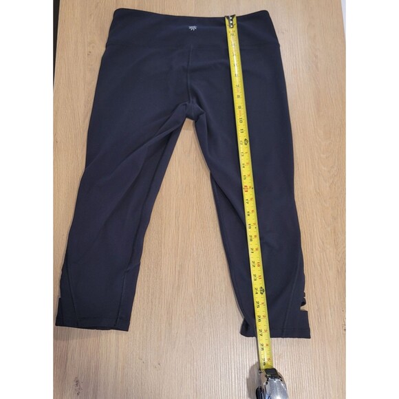 CLEARANCE Athleta Womens 'Mind Over Matter' Capri Leggings SZ Medium Crisscross - Picture 8 of 14